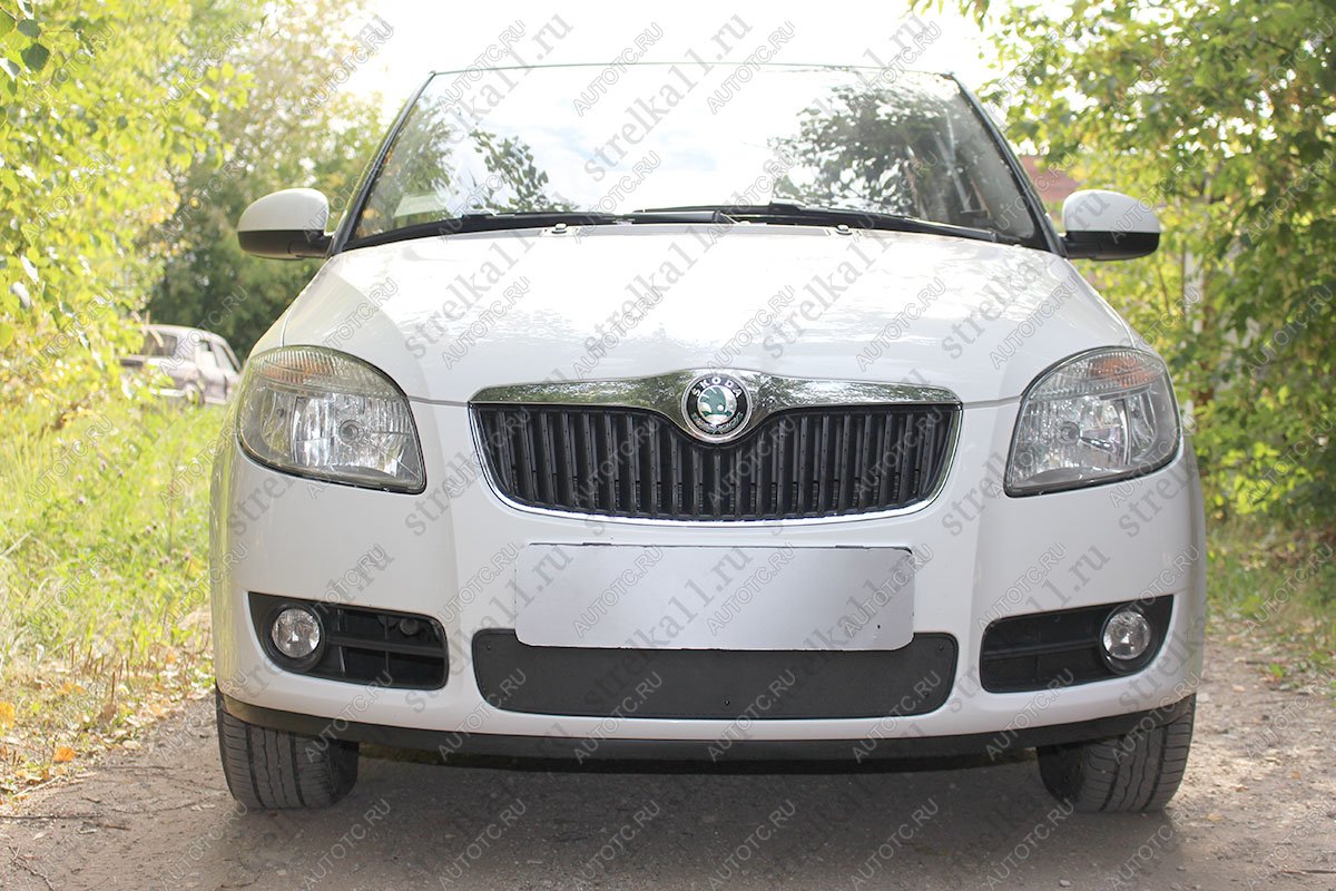 799 р. Зимняя заглушка решетки радиатора (низ) Стрелка11  Skoda Fabia  Mk2 (2007-2010) универсал дорестайлинг, хэтчбэк дорестайлинг (черная)  с доставкой в г. Омск