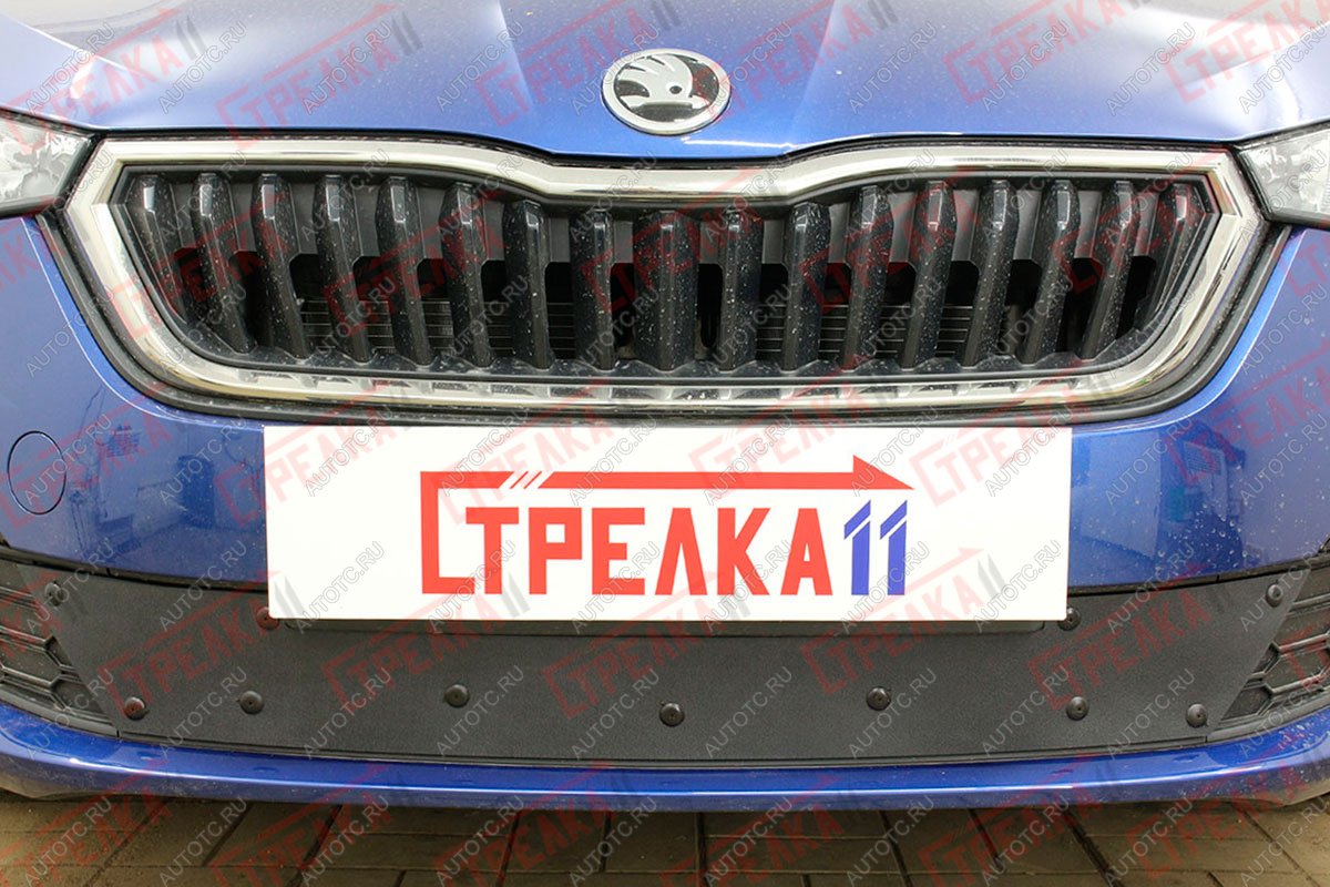 799 р. Зимняя заглушка решетки радиатора (низ) Стрелка11  Skoda Rapid  MK2 (2019-2024) (черная)  с доставкой в г. Омск