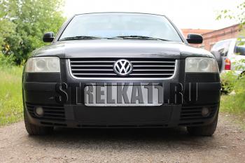 599 р. Зимняя заглушка решетки радиатора Стрелка11  Volkswagen Passat  B5.5 (2000-2005) седан рестайлинг, универсал рестайлинг (черная)  с доставкой в г. Омск. Увеличить фотографию 1