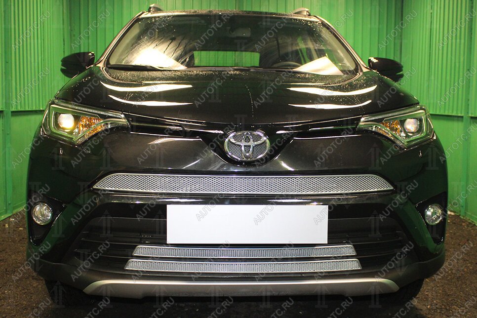 4 949 р. Защита радиатора (верх) Стрелка11 PREMIUM  Toyota RAV4  XA40 (2015-2019) 5 дв. рестайлинг (хром)  с доставкой в г. Омск