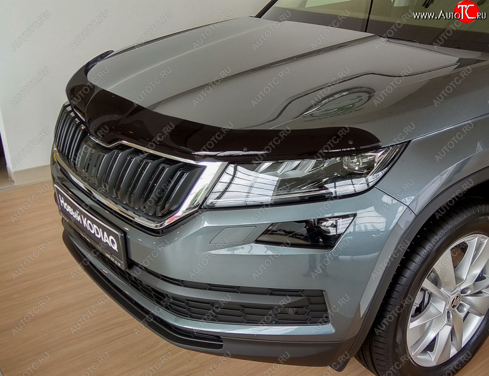 2 699 р. Дефлектор капота SIM  Skoda Kodiaq  NU7 (2017-2021) дорестайлинг  с доставкой в г. Омск