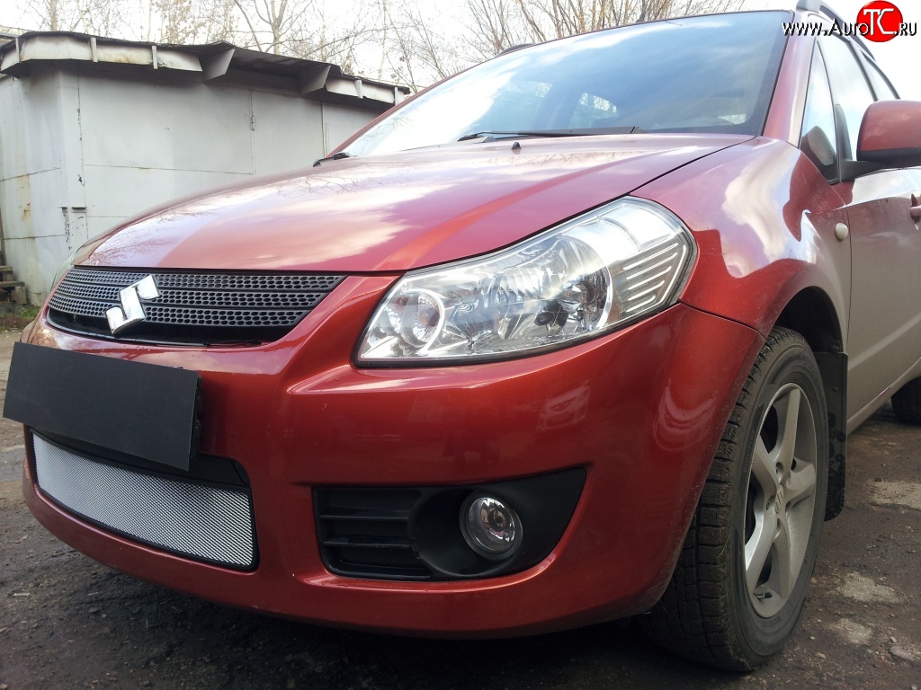 1 539 р. Сетка на бампер (хетчбек) Russtal (хром) Suzuki SX4 GYA,GYB  рестайлинг, хэтчбэк (2010-2016)  с доставкой в г. Омск