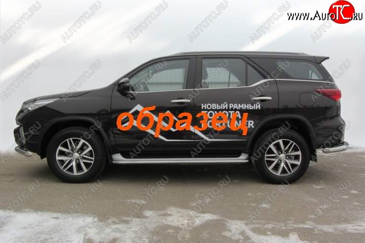 9 549 р. Защита порогов (Ø42 мм, окрашенная) Slitkoff  Toyota Fortuner  AN160 (2015-2024) дорестайлинг, рестайлинг (Цвет: серебристый)  с доставкой в г. Омск