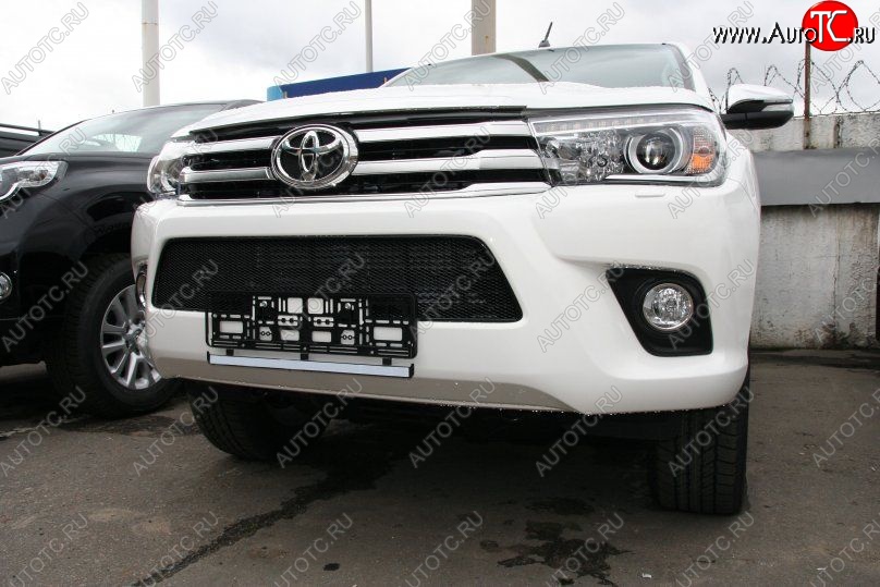 1 499 р. Защитная решётка в воздуховод автомобиля Russtal (черная) Toyota Hilux AN120 дорестайлинг (2016-2020)  с доставкой в г. Омск