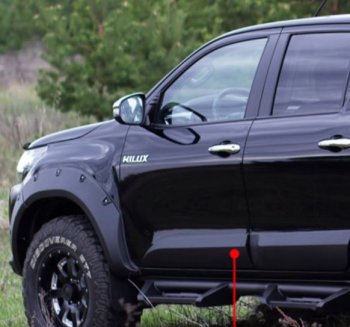 Молдинг двери RA (передний левый) Toyota Hilux AN120 дорестайлинг (2016-2020)