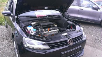 2 249 р. Упоры капота Russtal Volkswagen Jetta A6 седан дорестайлинг (2011-2015)  с доставкой в г. Омск. Увеличить фотографию 1