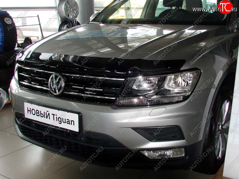 3 299 р. Дефлектор капота SIM Volkswagen Tiguan Mk2 дорестайлинг (2016-2020)  с доставкой в г. Омск