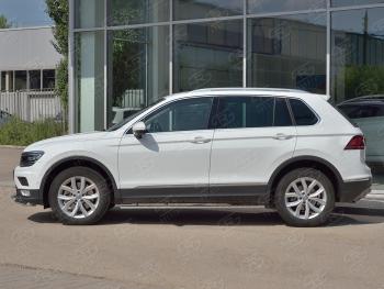 20 749 р. Защита порогов (Ø75х42 мм с проступью, NOT R-LINE) Russtal Volkswagen Tiguan Mk2 рестайлинг (2020-2022) (полированная нержавейка)  с доставкой в г. Омск. Увеличить фотографию 2