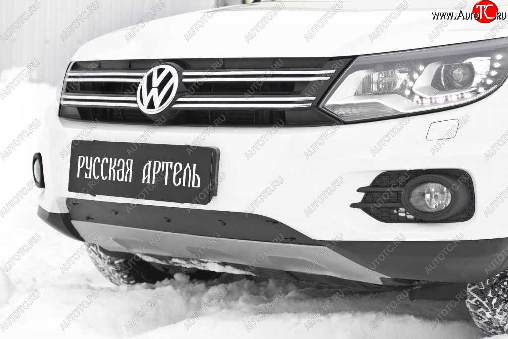 1 199 р. Зимняя заглушка решетки переднего бампера (Track & Field) РА Volkswagen Tiguan NF рестайлинг (2011-2017)  с доставкой в г. Омск